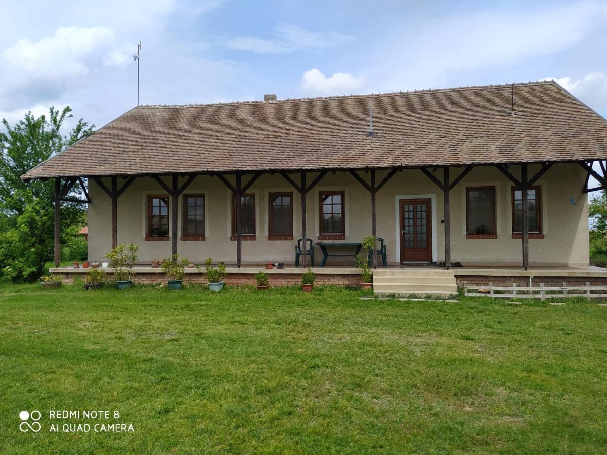 Apartament Napkelte Vendeghaz Segedyn Zewnętrze zdjęcie